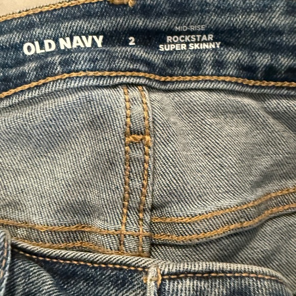 NWT Old Navy Mid-Rise Rockstar Super-Skinny Ankle Jeans Size 2. - Picture 4 of 7